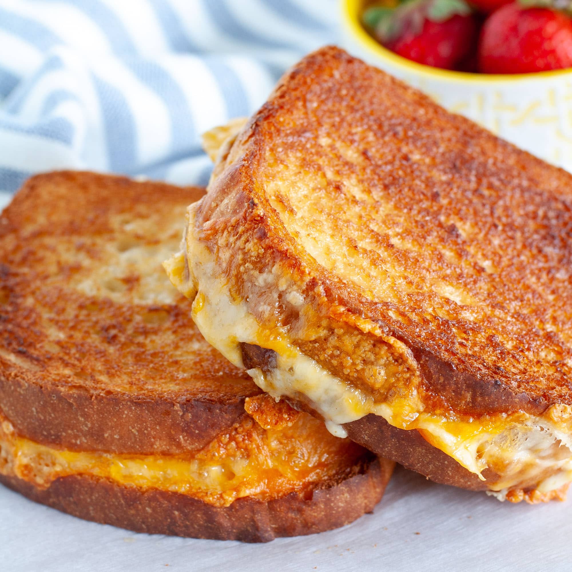 Air-Fryer Grilled Cheese Sandwiches: Quick & Crispy Delight
